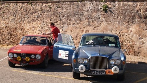 Onlangs werd alweer de 55e editie van de Tulpenrallye verreden. We blikken terug met equipe numero 204 (Jan Jaap Kuiper en Dino ten Have) in een voor deze rally bijzondere auto. Geen Triumph, Austin H