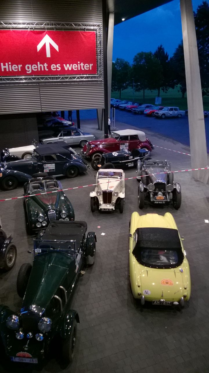 Dagverslag van de Tulpenrallye. Team AutoVandaag reed op dag 3 te laat weg en kwam te vroeg aan.