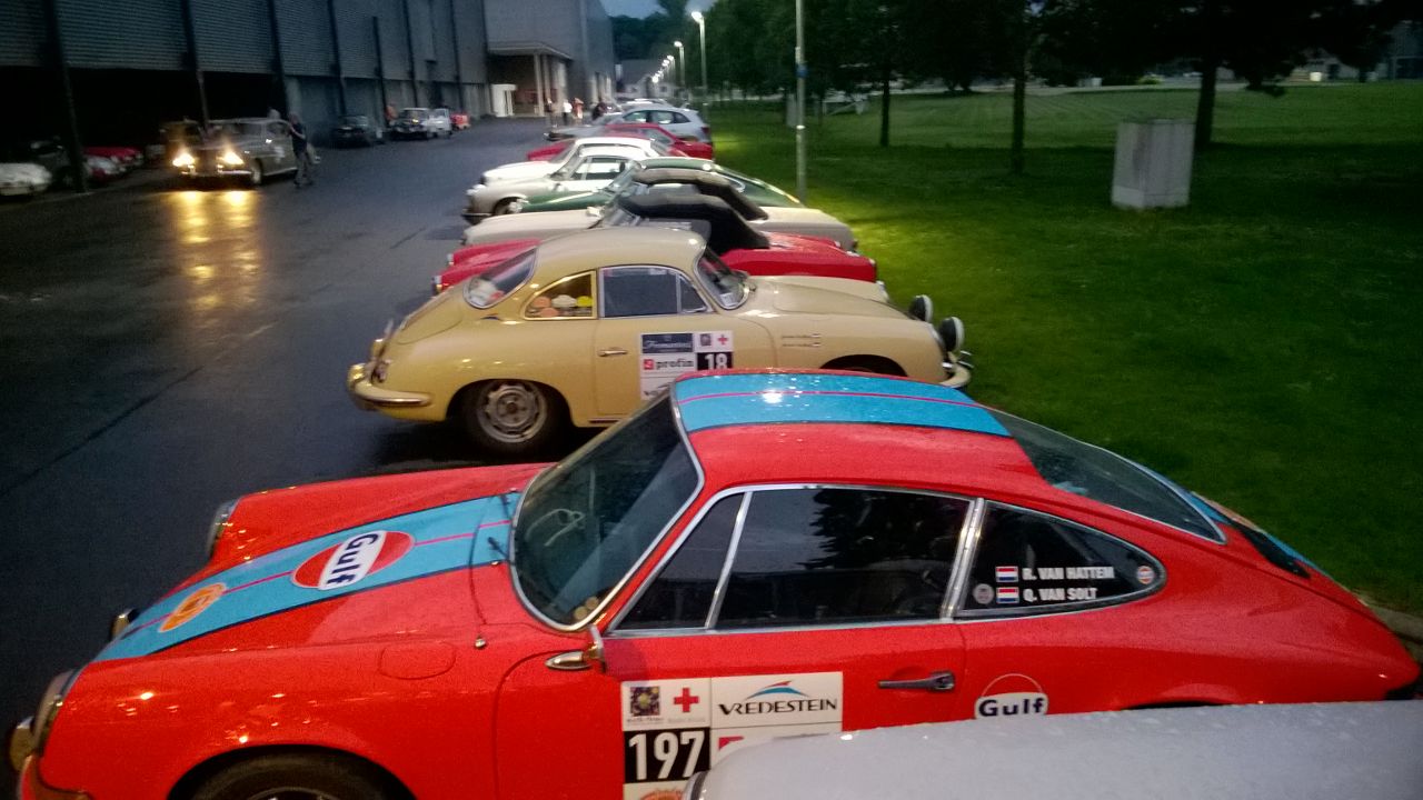 Dagverslag van de Tulpenrallye. Team AutoVandaag reed op dag 3 te laat weg en kwam te vroeg aan.