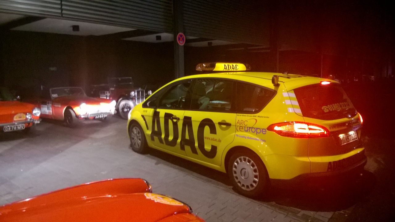 Dagverslag van de Tulpenrallye. Team AutoVandaag reed op dag 3 te laat weg en kwam te vroeg aan.
