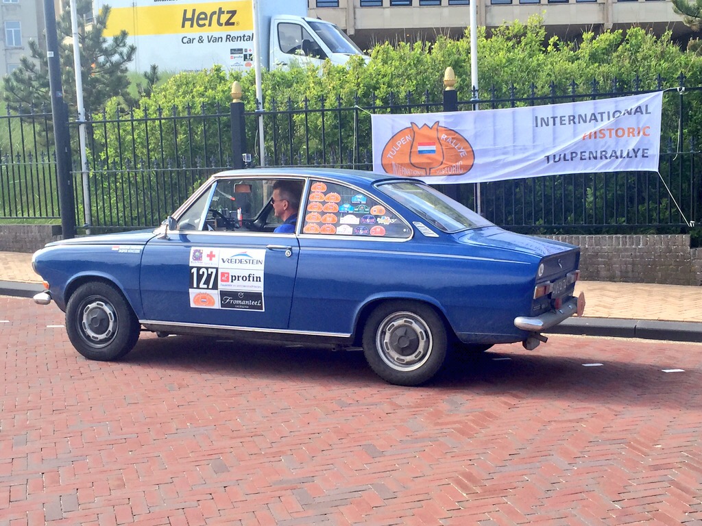 Tulpenrallye 2015 finish in Noordwijk. Team AutoVandaag behaalt de 37e plaats in het klassement Touring.