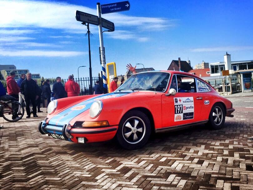 Tulpenrallye 2015 finish in Noordwijk. Team AutoVandaag behaalt de 37e plaats in het klassement Touring.