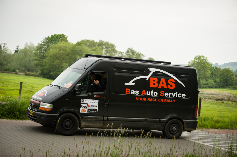 Tulpenrallye 2015 finish in Noordwijk. Team AutoVandaag behaalt de 37e plaats in het klassement Touring.