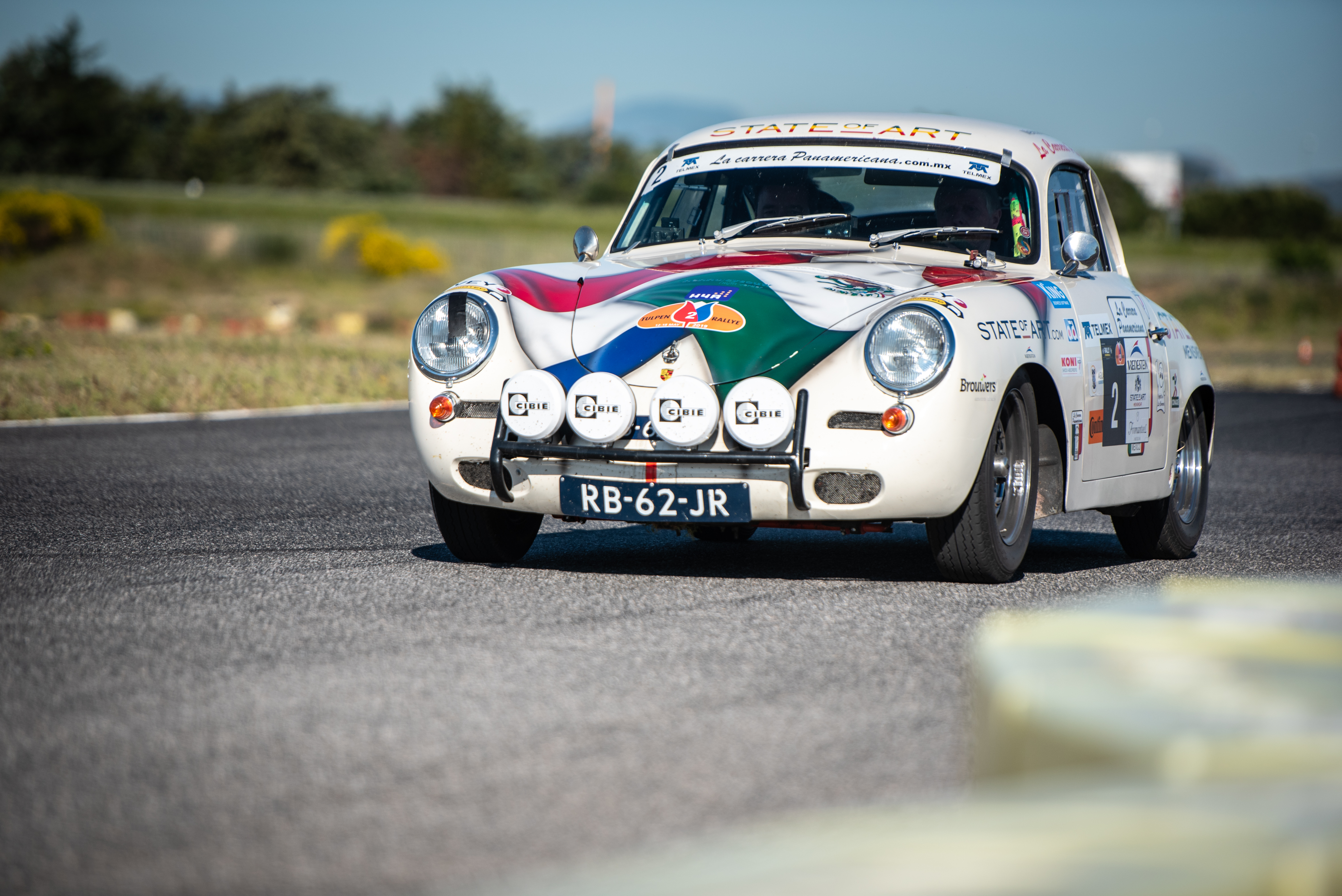 Equipe AutoVandaag doet mee met de 66ste editie van de Tulpenrallye en brengt regelmatig verslag uit.