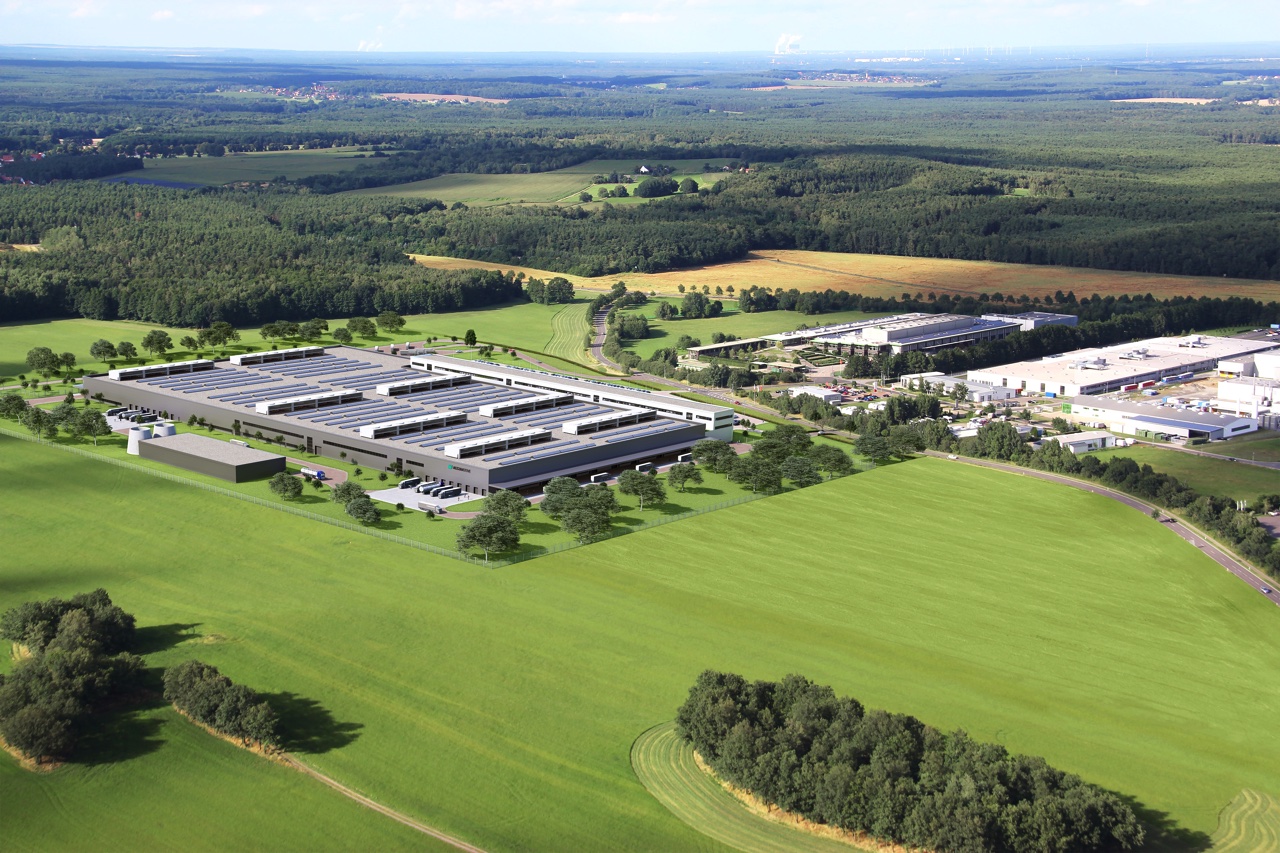 Daimler, het moederbedrijf van Mercedes-Benz, start met de productie van een tweede accufabriek in Duitsland. Daarmee kan het in accu's voorzien voor 10 elektrische modellen in 2025.
