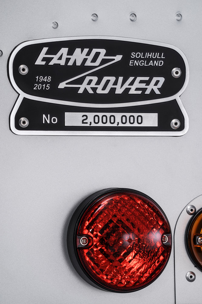 Land Rover zet het twee miljoenste exemplaar van de Defender op een voetstuk tijdens Goodwood Festival of Speed.