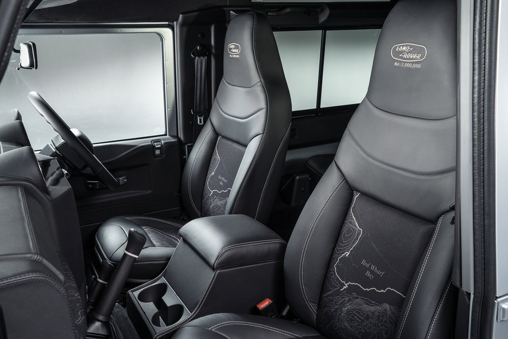Land Rover zet het twee miljoenste exemplaar van de Defender op een voetstuk tijdens Goodwood Festival of Speed.