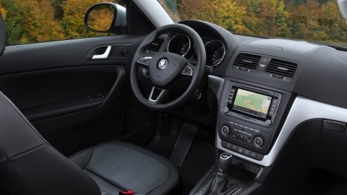 Autotest Skoda Yeti 1.6 TDI en 1.4 TSI Outdoor. De vernieuwde Yeti heeft twee gezichten gekregen en is nog iets luxer en slimmer ingericht.