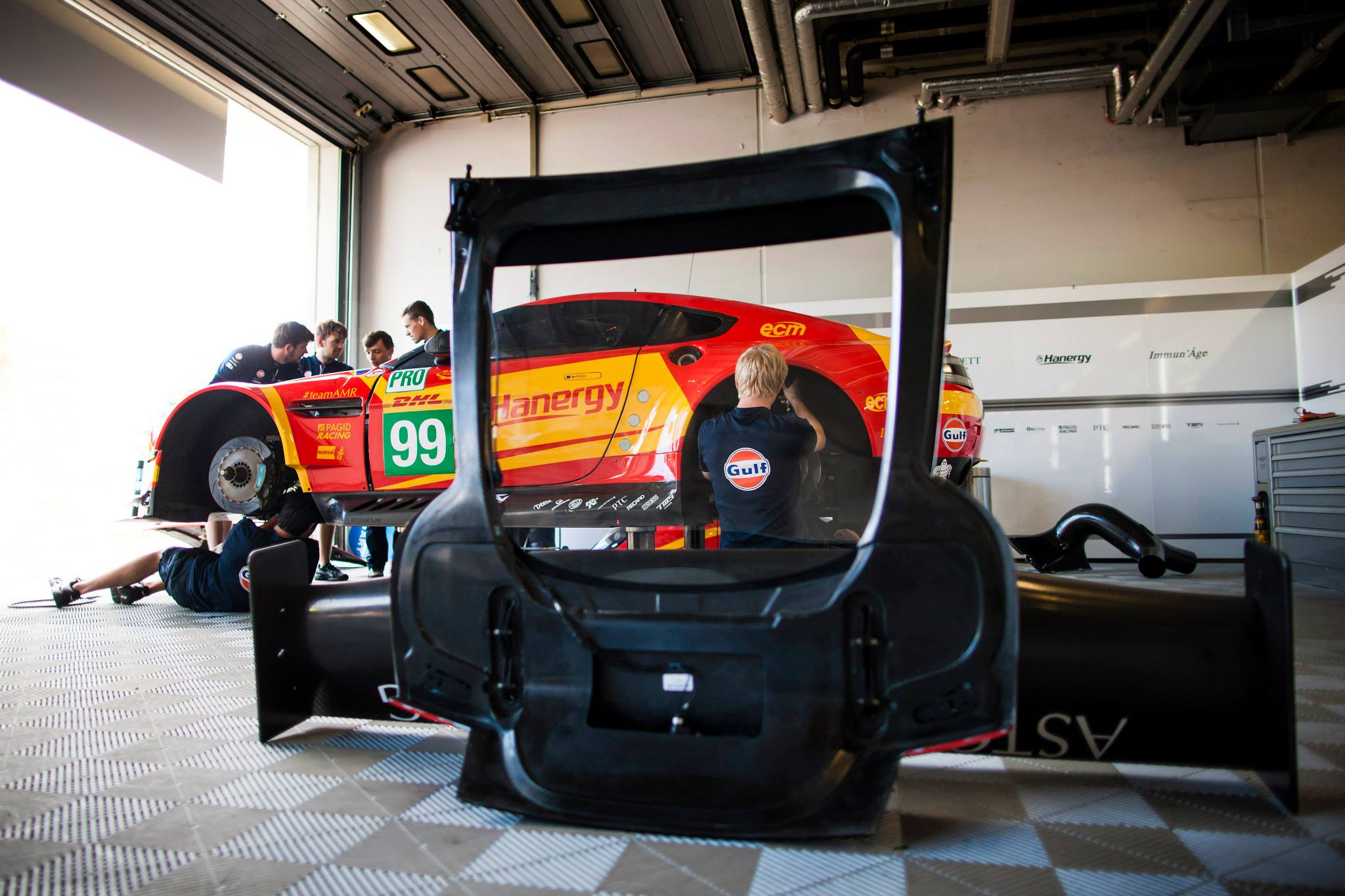 Na de teleurstelling tijdens de 24 Uren van Le Mans bleken de Zes uren van de Nrburgring ook zwaar voor Gulf en Aston Martin Racing.