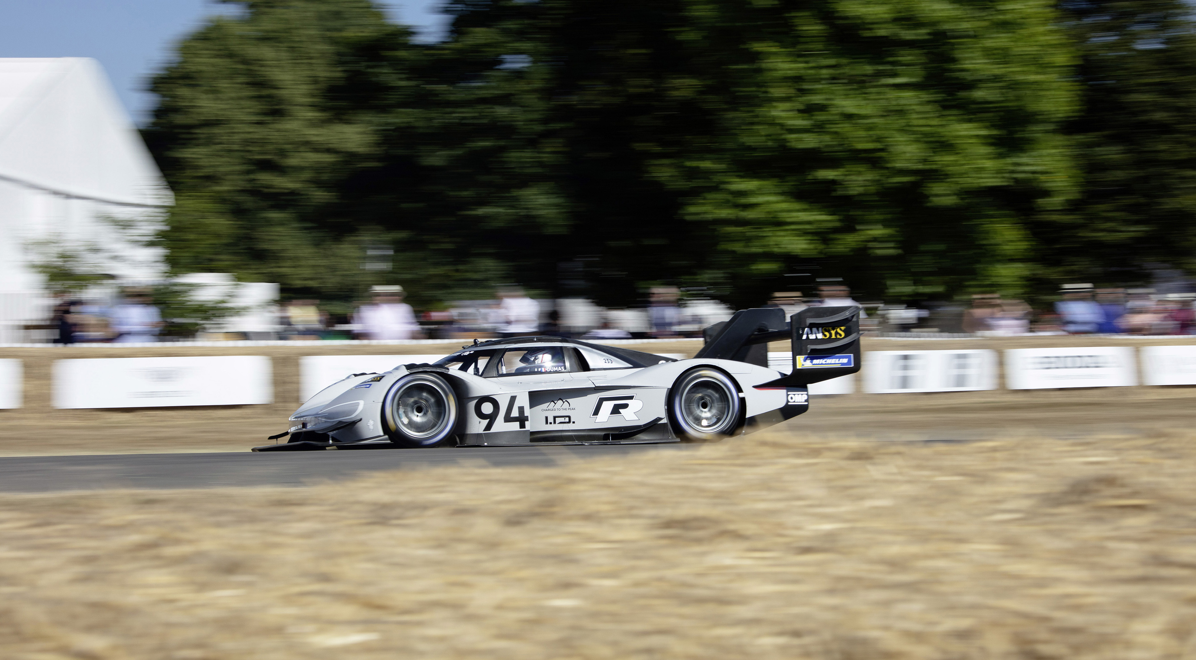 De Pikes Peak Volkswagen I.D. R was afgelopen weekend ook succesvol op de heuvelklim van Goodwood.