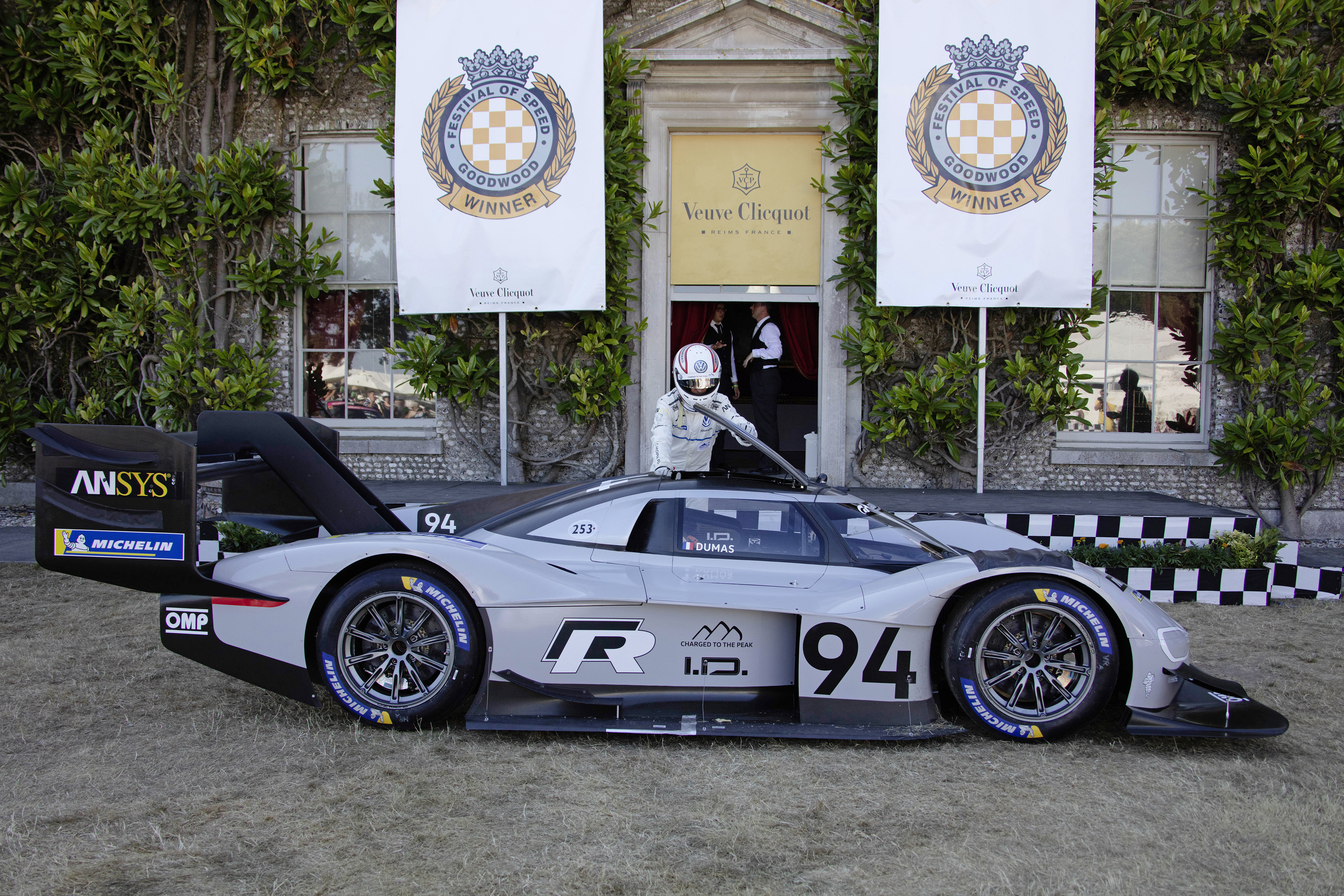 De Pikes Peak Volkswagen I.D. R was afgelopen weekend ook succesvol op de heuvelklim van Goodwood.