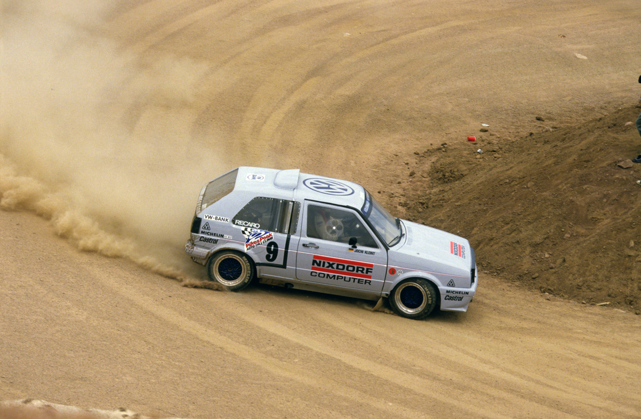 Een tweemotorige Volkswagen Golf komt dit jaar aan de start van de Pikes Peak heuvelklim.