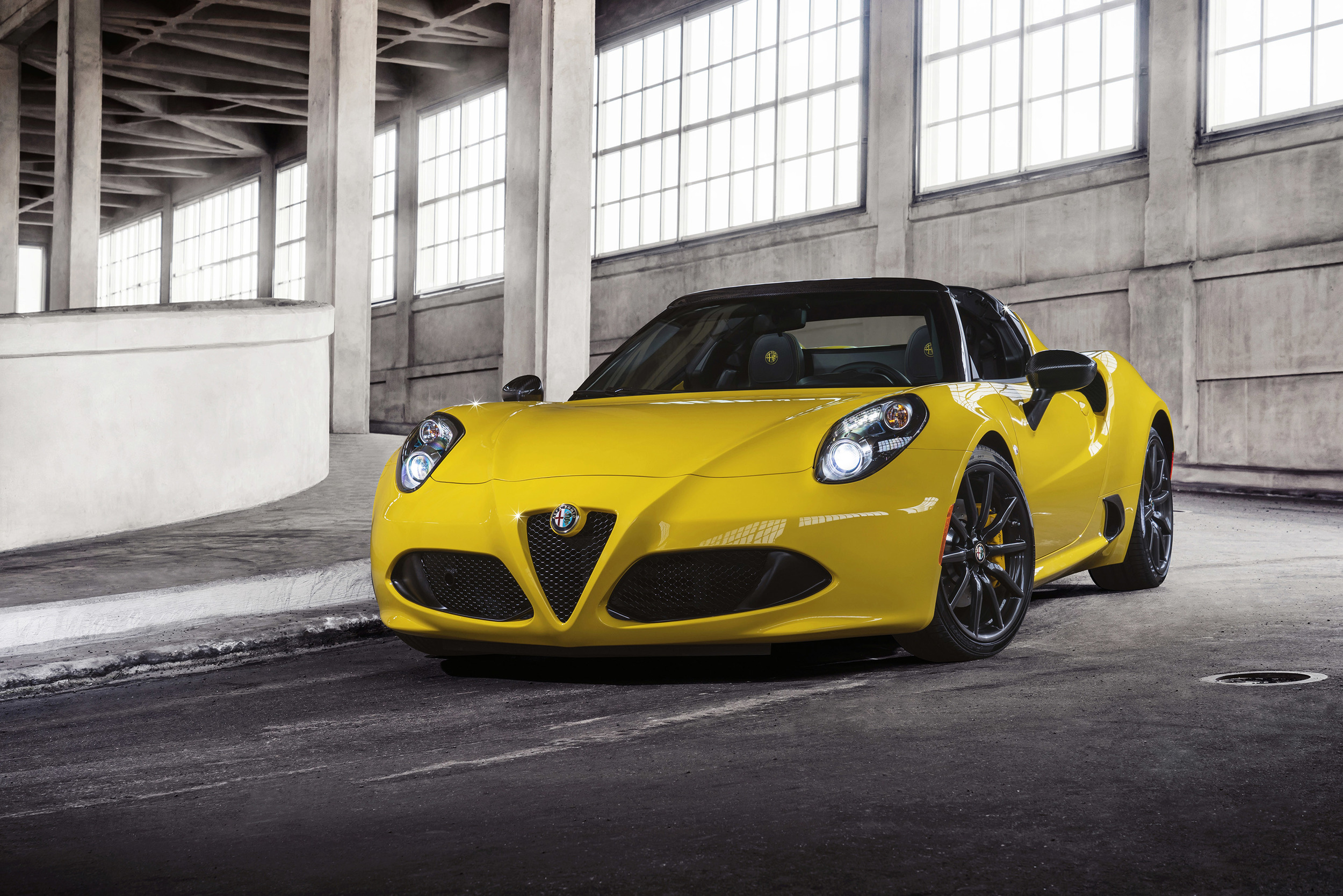 Langverwachte Alfa Romeo 4C Spider is los op de Detroit Auto Show 2015.