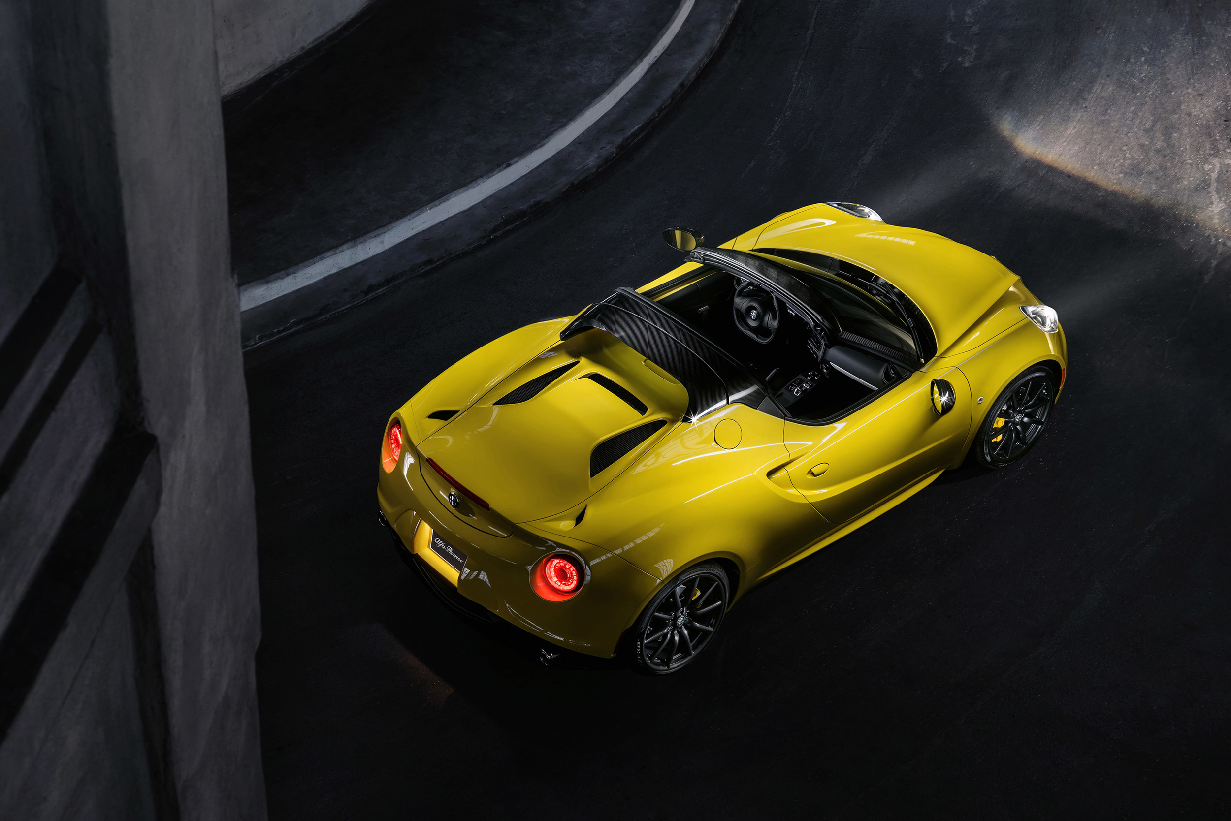 Langverwachte Alfa Romeo 4C Spider is los op de Detroit Auto Show 2015.