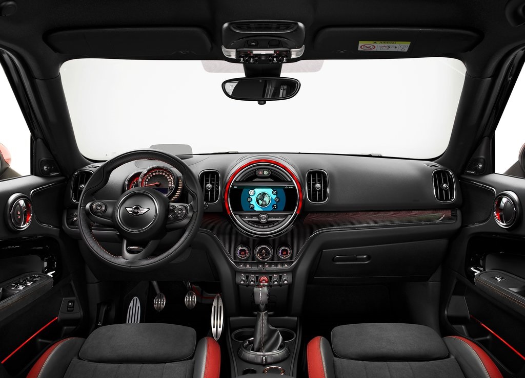 Mini onthult de sportieve uitvoering van de Countryman: de John Cooper Works. Ook dit sportmodel wordt bij ons in Nederland geproduceerd. De prijs is ook al bekend!