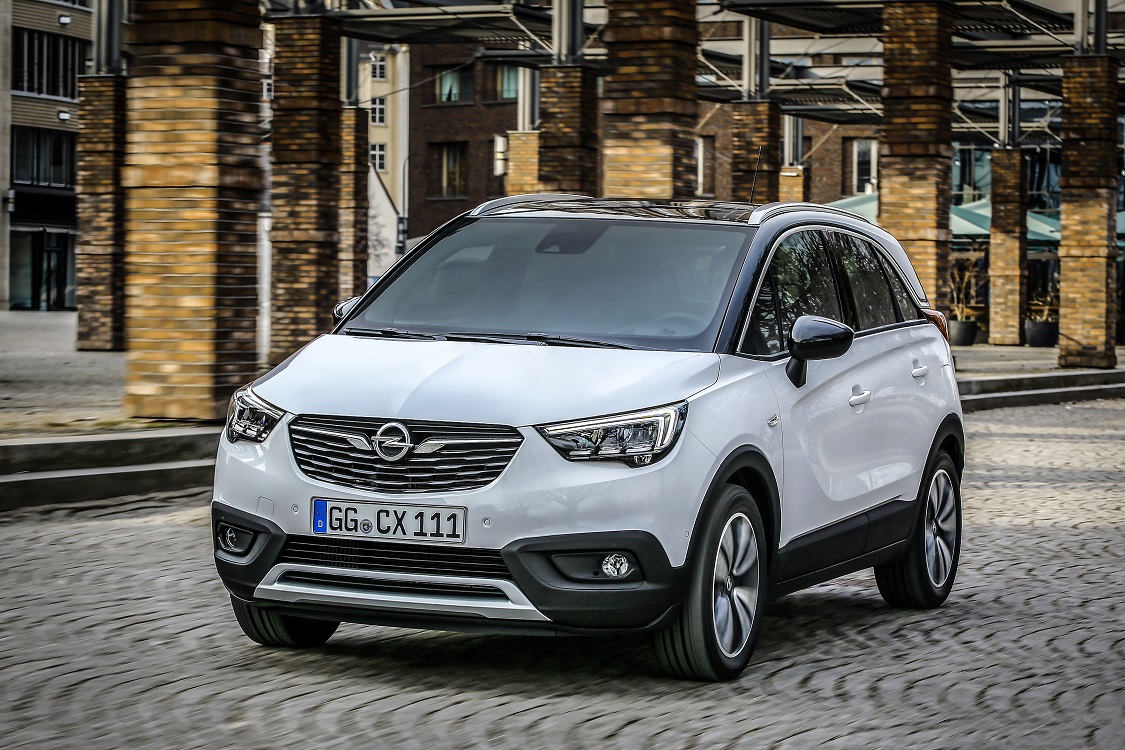 Opel heeft het motorenaanbod en de prijzen bekendgemaakt van de nieuwe Opel Crossland X. De vanafprijs blijft nipt onder de psychologische grens van 20.000 euro.
