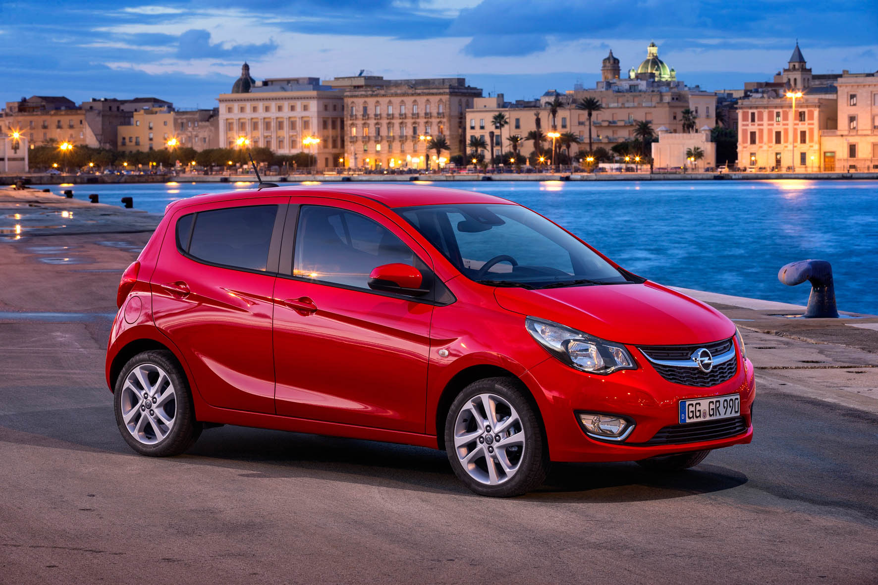De Opel Karl, de nieuwe instapper van Opel, heeft een vanafprijs gekregen. De prijstlijst begint bij 10.595 euro.