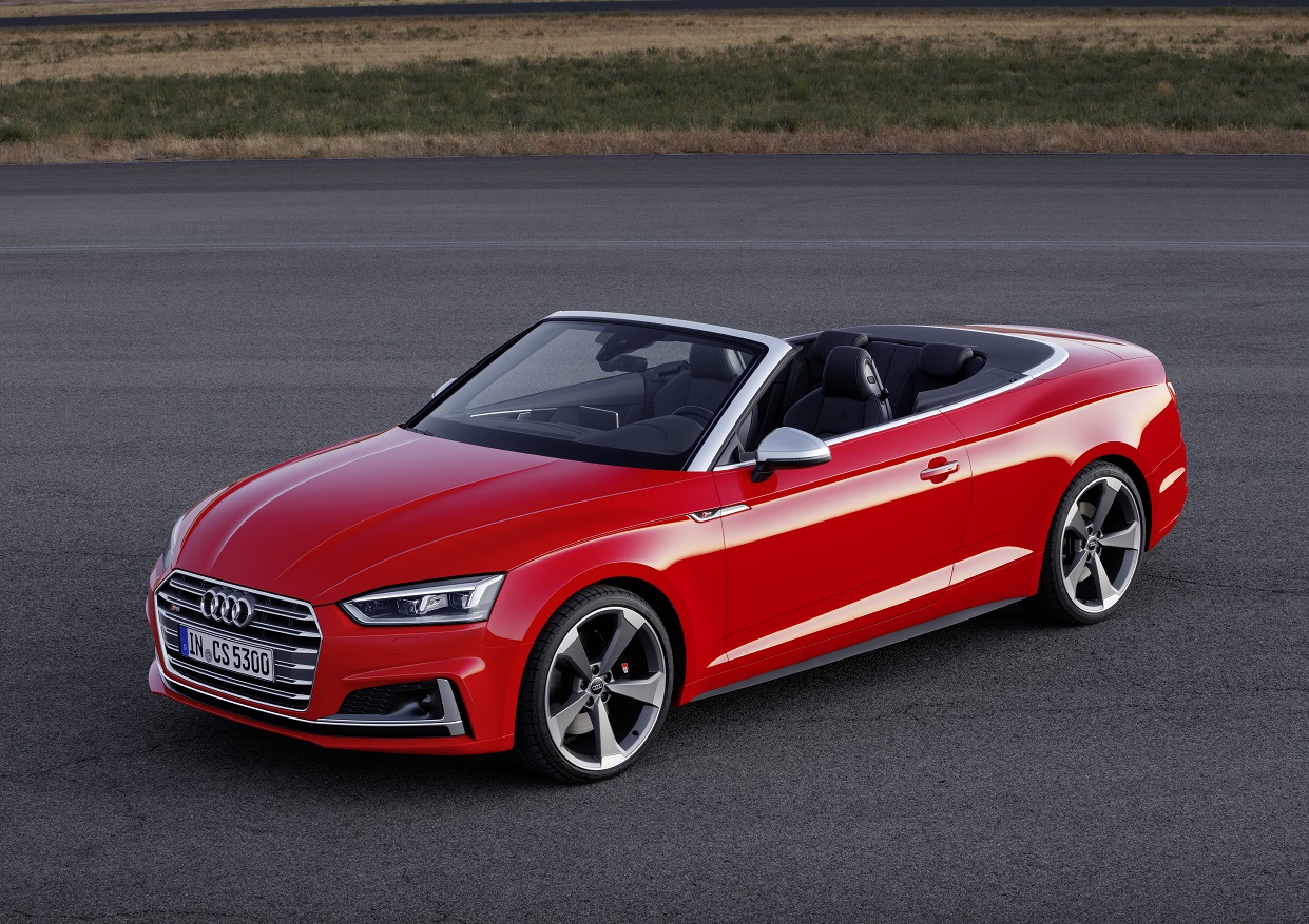 Audi heeft nu de vanafprijzen en standaarduitrusting van de nieuwe Audi A5 Cabriolet bekendgemaakt. In maart is de auto leverbaar en later in 2017 volgen meer motorenopties.
