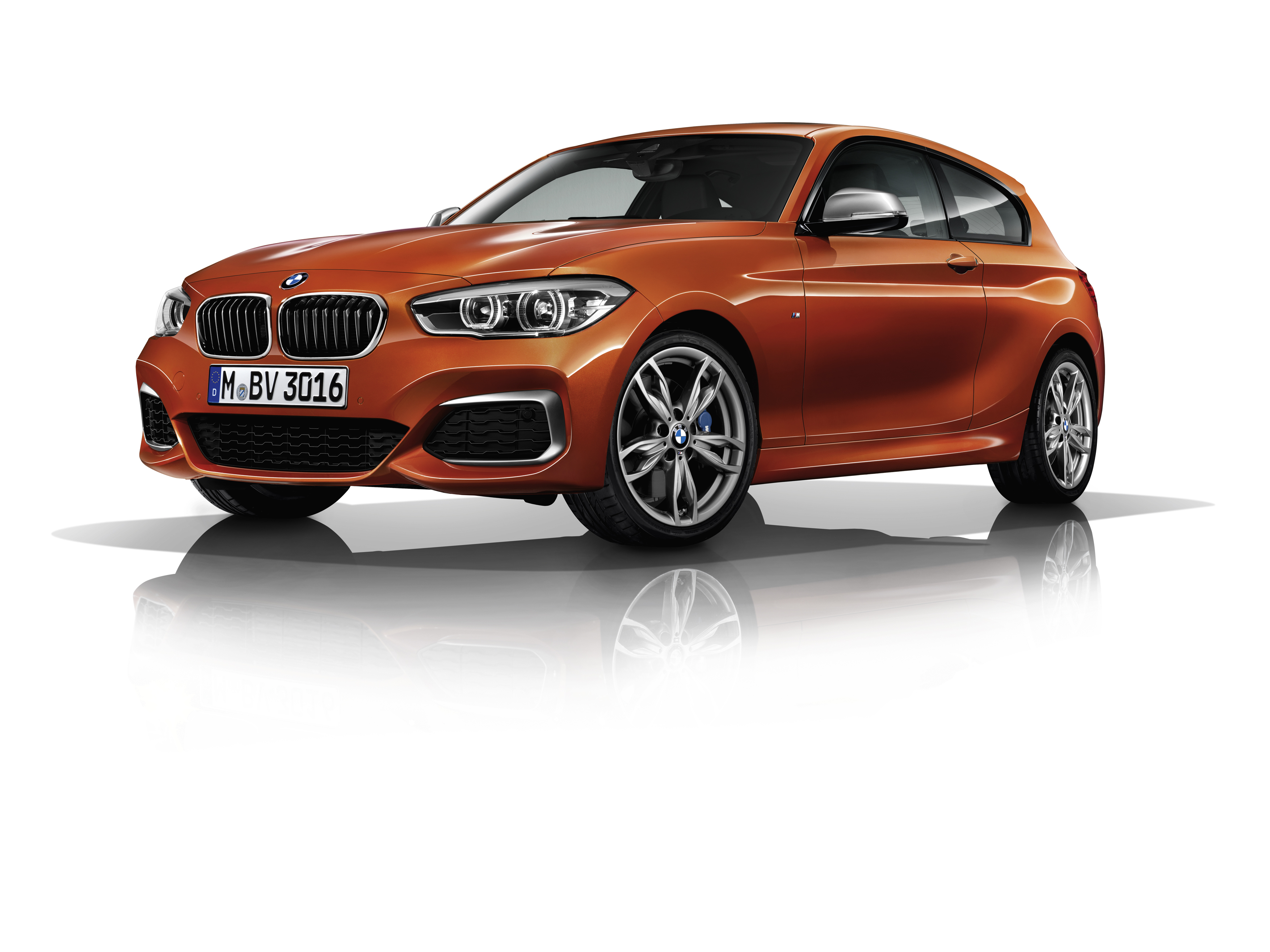 BMW vervangt M135i en M235i voor M140i en M240i met een nieuwe 340 pk sterke zescilindermotor.