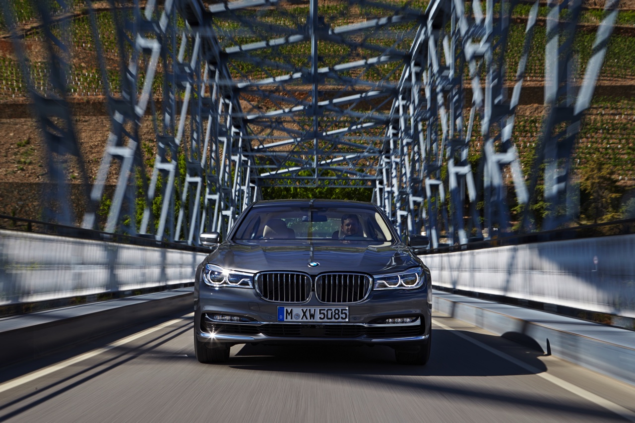 In 2016 introduceert BMW de 750d xDrive met een nieuwe 3.0 liter zescilinder diesel en vier turbo's. Deze B57 motor levert 400 pk en 760 Nm.