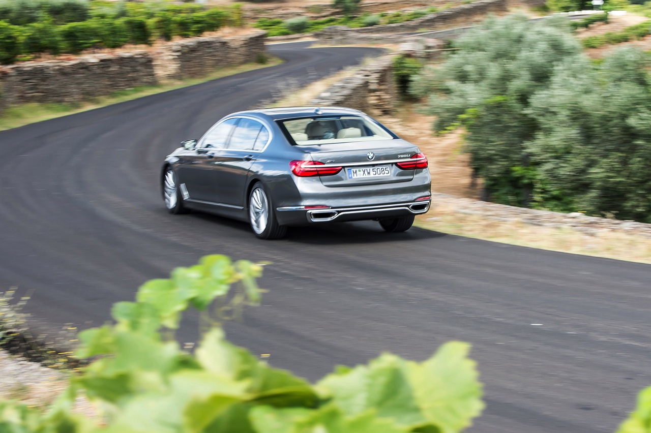 In 2016 introduceert BMW de 750d xDrive met een nieuwe 3.0 liter zescilinder diesel en vier turbo's. Deze B57 motor levert 400 pk en 760 Nm.