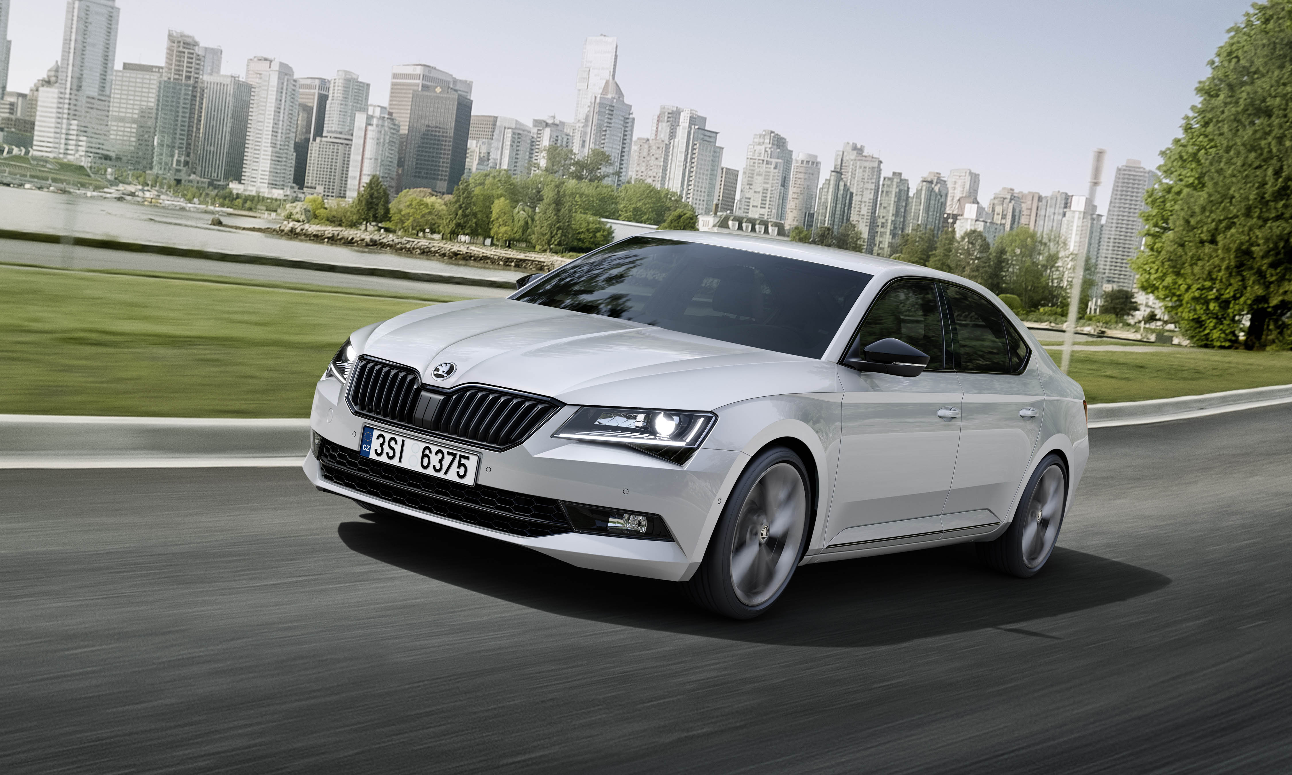 Skoda sportief aan zet met Superb SportLine, Octavia RS 230 en Fabia R5 op IAA Frankfurt 2015.