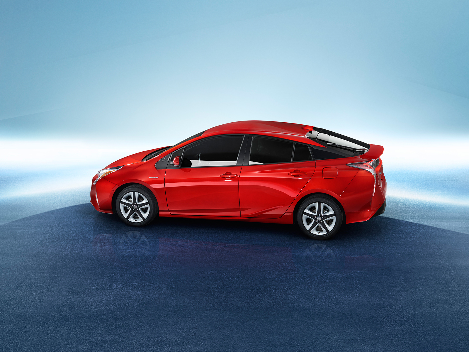 De nieuwe Toyota Prius komt in februari 2016 op de Nederlandse markt en zal verkrijgbaar zijn in vijf uitvoeringen. Alle varianten scoren 21% bijtelling.
