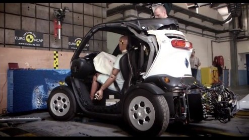 EuroNCAP testte de Tazzari Zero en Renault Twizy op hun botsveiligheid. De resultaten zijn matig, maar nog altijd beter dan een brommobiel.