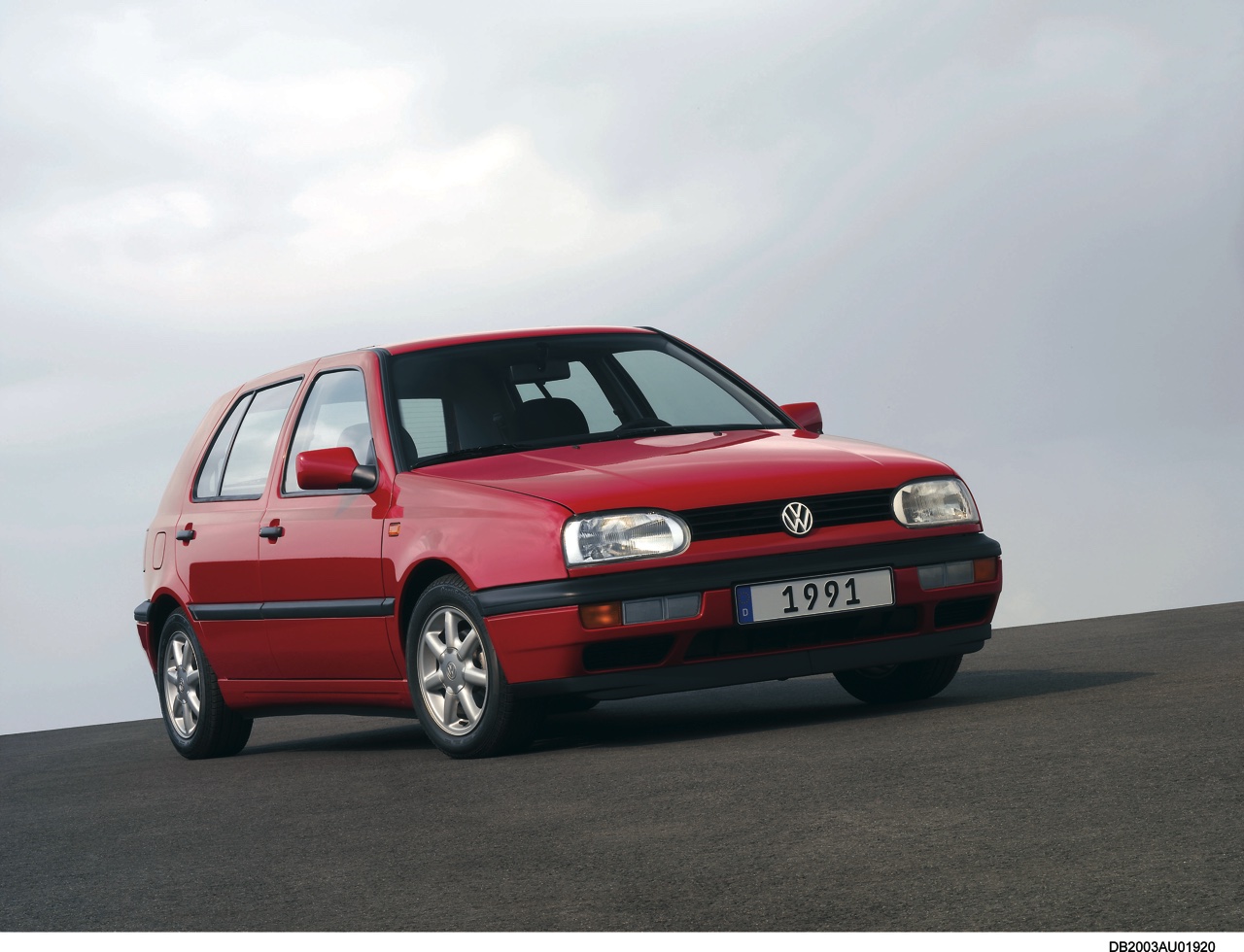 De Golf VII facelift is een feit! In 2017 krijgt de Golf 7 een opfriskuur met nieuwe uitrusting en andere motoren, maar de prijzen en verkoopstart vindt al plaats in 2016. Lees hier de details.