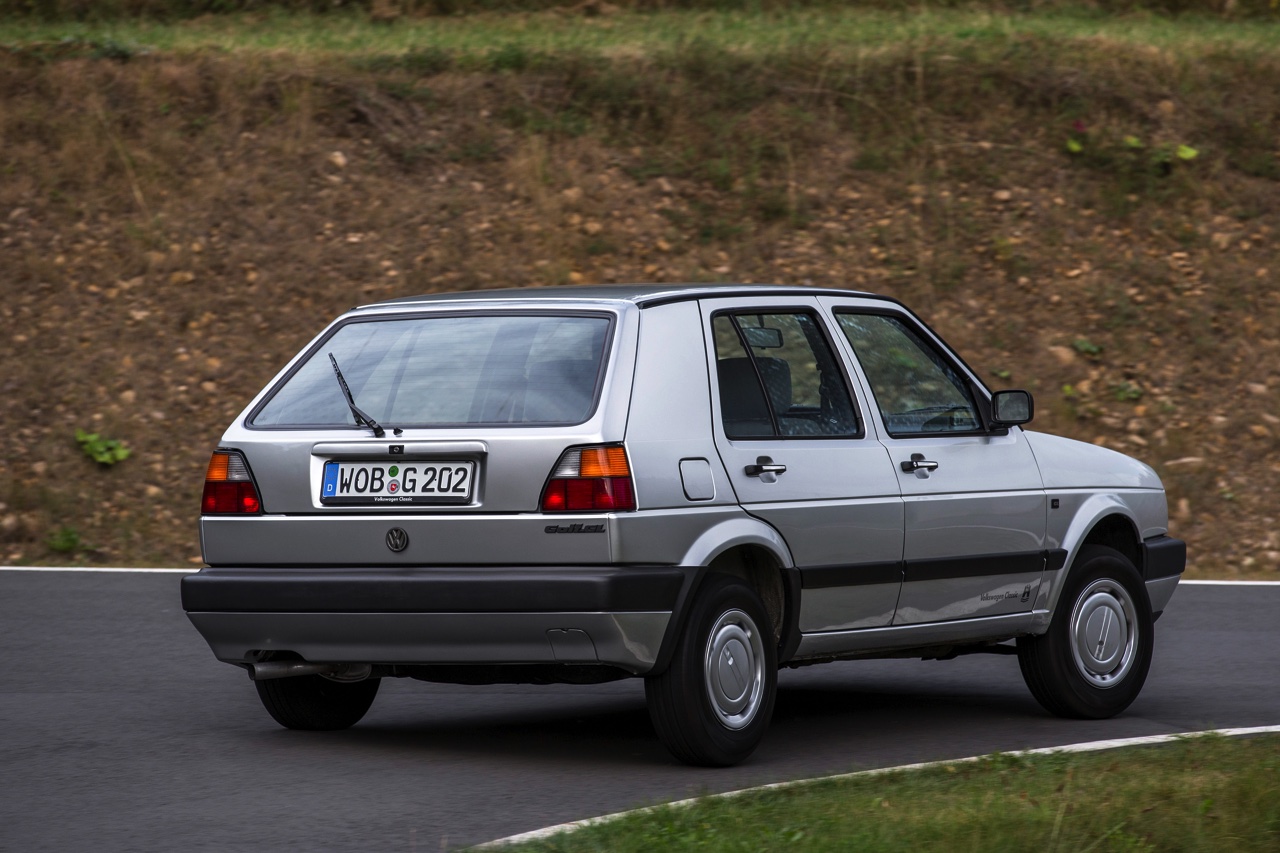 De Golf VII facelift is een feit! In 2017 krijgt de Golf 7 een opfriskuur met nieuwe uitrusting en andere motoren, maar de prijzen en verkoopstart vindt al plaats in 2016. Lees hier de details.