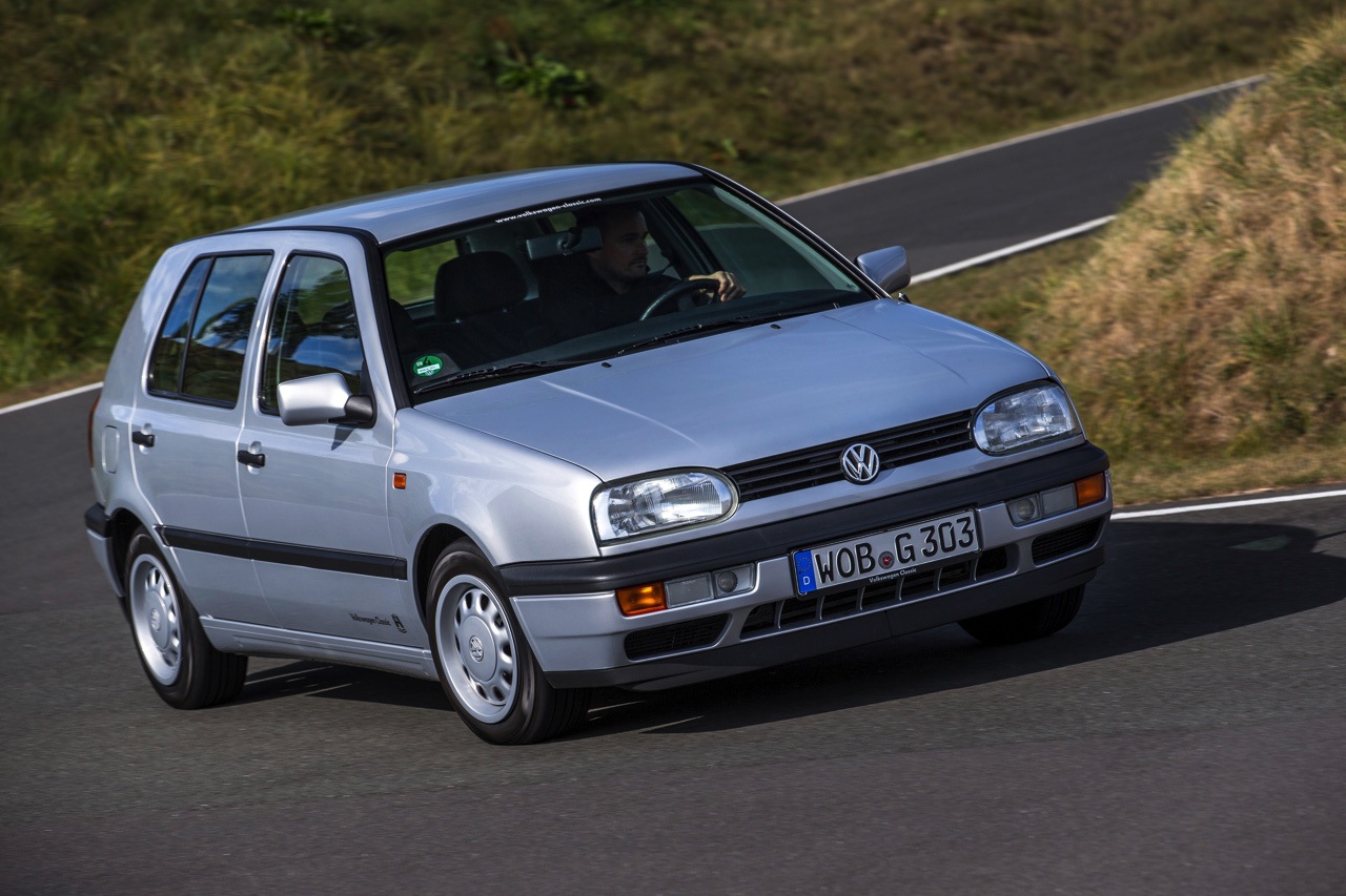 De Golf VII facelift is een feit! In 2017 krijgt de Golf 7 een opfriskuur met nieuwe uitrusting en andere motoren, maar de prijzen en verkoopstart vindt al plaats in 2016. Lees hier de details.