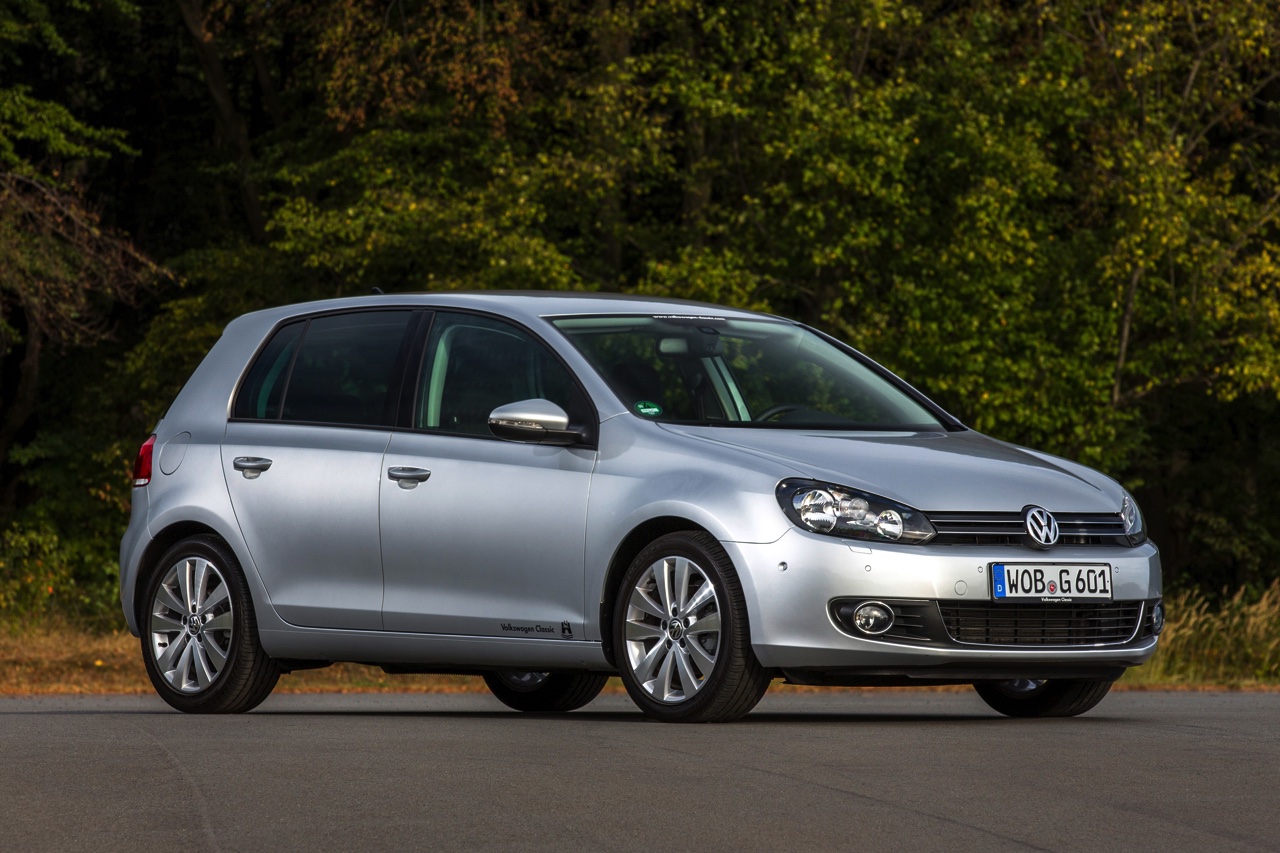 De Golf VII facelift is een feit! In 2017 krijgt de Golf 7 een opfriskuur met nieuwe uitrusting en andere motoren, maar de prijzen en verkoopstart vindt al plaats in 2016. Lees hier de details.