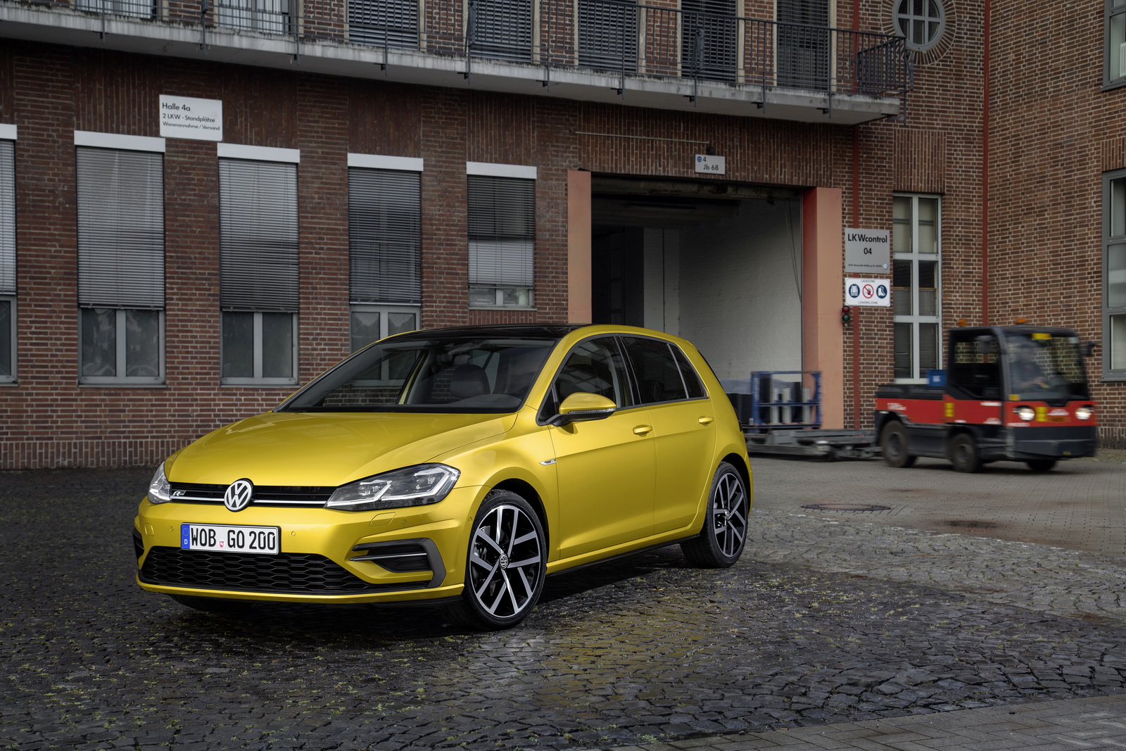 De Golf VII facelift is een feit! In 2017 krijgt de Golf 7 een opfriskuur met nieuwe uitrusting en andere motoren, maar de prijzen en verkoopstart vindt al plaats in 2016. Lees hier de details.