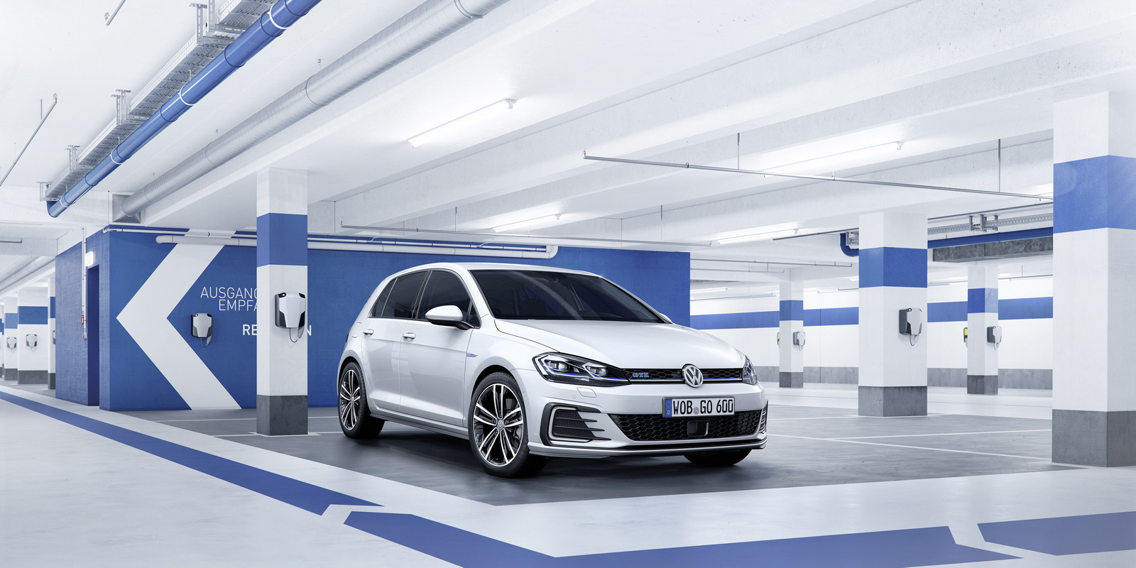 De Golf VII facelift is een feit! In 2017 krijgt de Golf 7 een opfriskuur met nieuwe uitrusting en andere motoren, maar de prijzen en verkoopstart vindt al plaats in 2016. Lees hier de details.