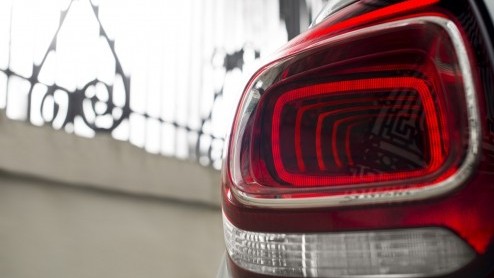 Nadat gisteren al de eerste beelden waren gelekt, komt Citron nu met alle details van de vernieuwde DS3 en DS3 Cabrio. Grootste nieuws: nieuwe lichtunits en nieuwe motoren.