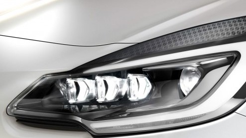 Nadat gisteren al de eerste beelden waren gelekt, komt Citron nu met alle details van de vernieuwde DS3 en DS3 Cabrio. Grootste nieuws: nieuwe lichtunits en nieuwe motoren.