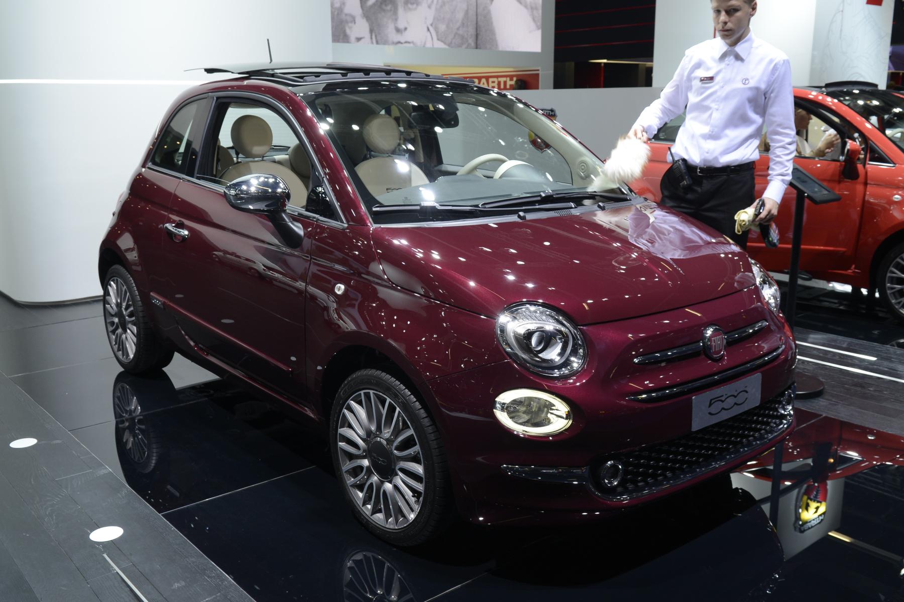 Abarth 595 en Fiat 500 facelift pakken uit in geuren en kleuren op de IAA Frankfurt.