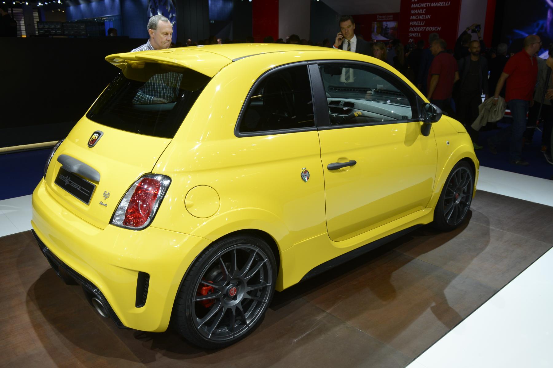 Abarth 595 en Fiat 500 facelift pakken uit in geuren en kleuren op de IAA Frankfurt.