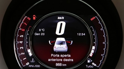 Update MY 2014 voor Fiat 500 met TwinAir 100 motor en TFT-instrumentarium een feit vanaf april.