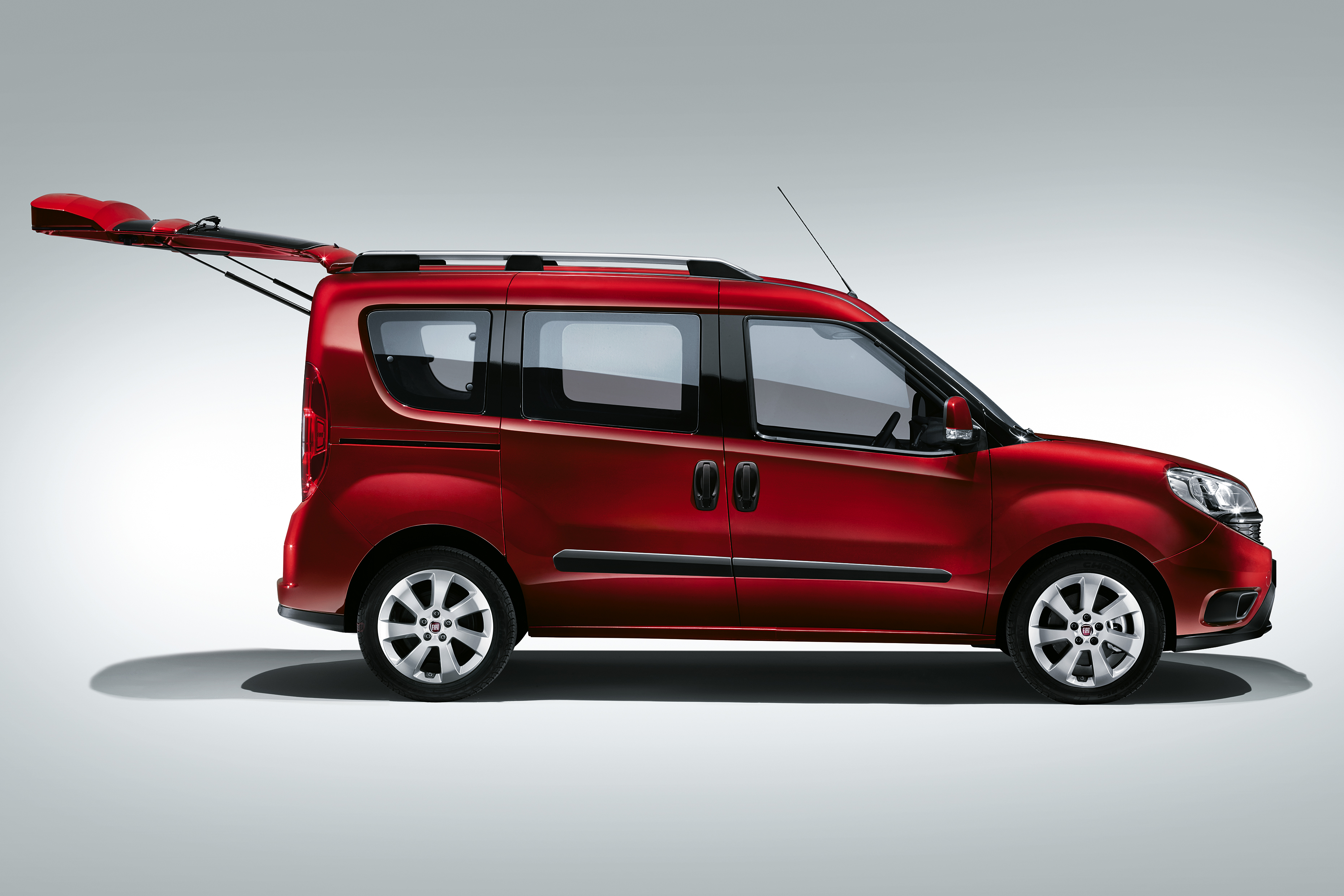 Fiat Doblo vernieuwd voor 2015 en leverbaar op benzine of aardgas.
