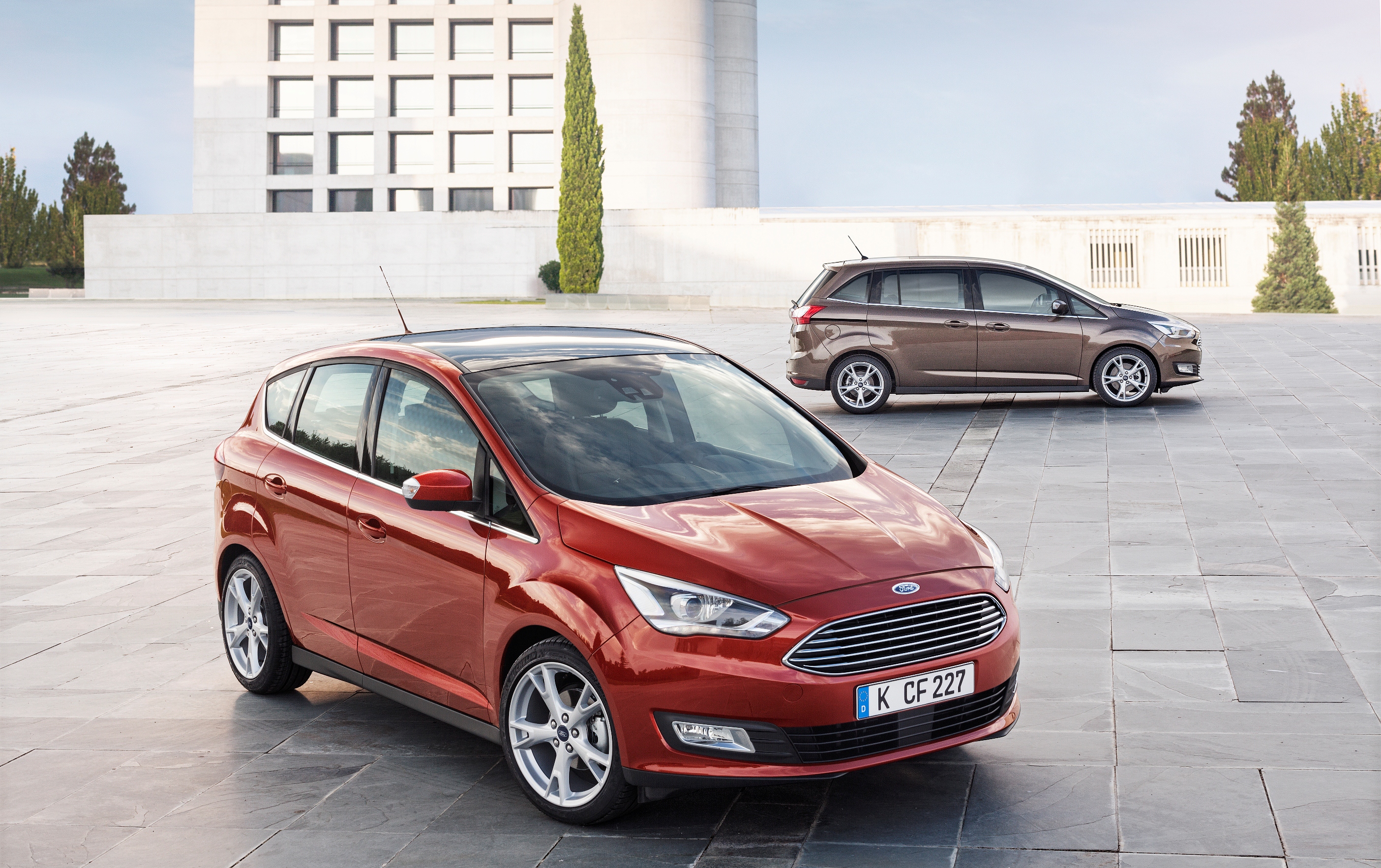 Facelift Ford C-MAX en Grand C-MAX modellen staan vanaf juni 2015 in de showroom. Prijzen beginnen bij 21.495 euro.