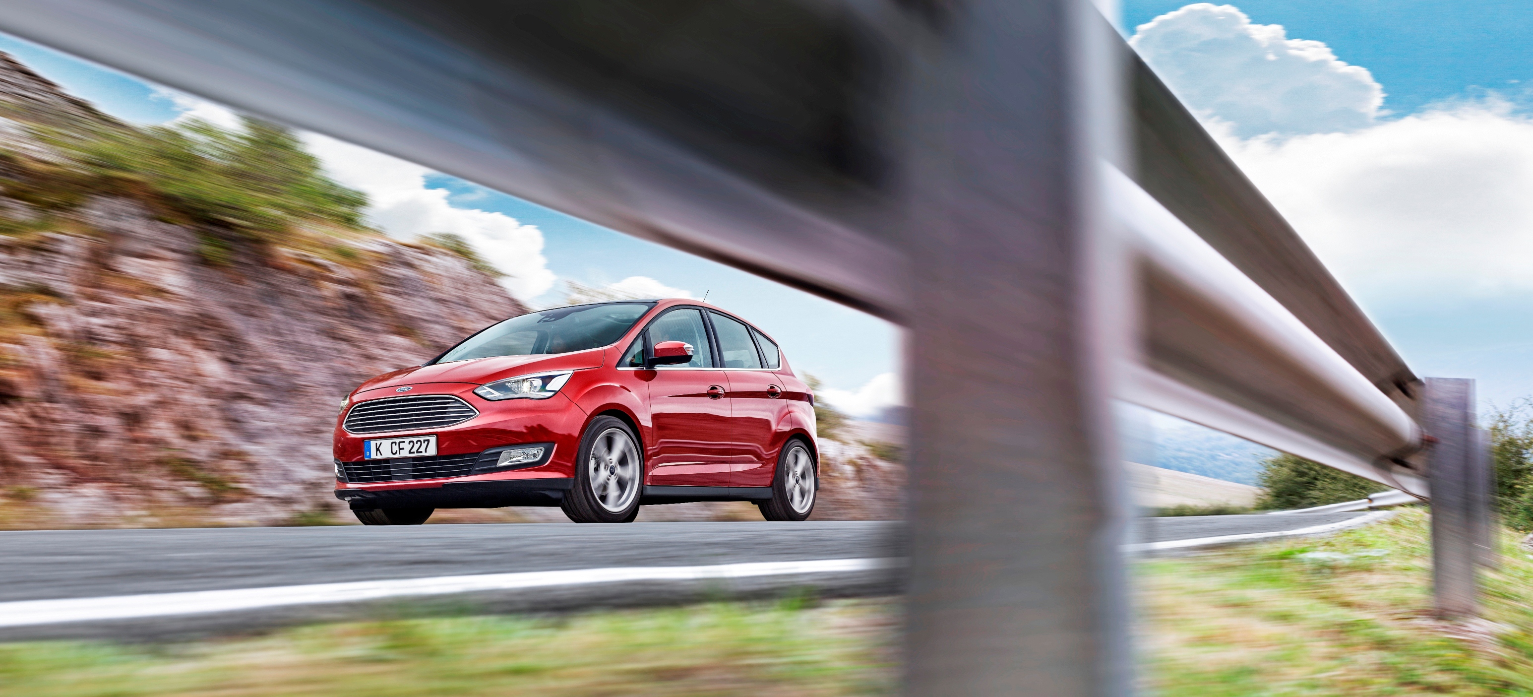 Facelift Ford C-MAX en Grand C-MAX modellen staan vanaf juni 2015 in de showroom. Prijzen beginnen bij 21.495 euro.