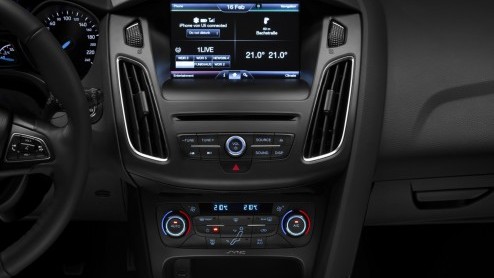 Ford Focus facelift 2014 is een feit. Ford vernieuwde de Focus en gaf de auto een vernieuwd interieur, nieuwe motoren, meer luxe en nieuwe veiligheidssystemen.