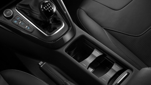 Ford Focus facelift 2014 is een feit. Ford vernieuwde de Focus en gaf de auto een vernieuwd interieur, nieuwe motoren, meer luxe en nieuwe veiligheidssystemen.