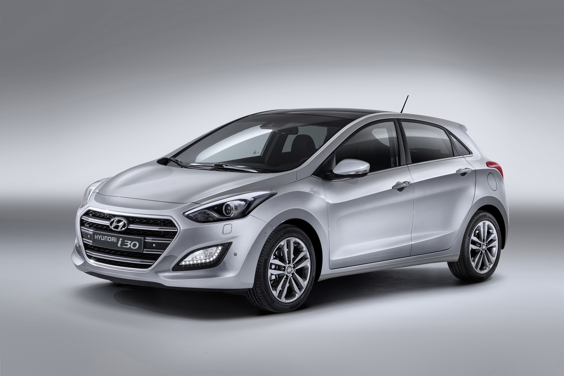 Hyundai i30 facelift naar Nederland als vijfdeurs en Wagon, als eerste met de 1.6 CRDi dieselmotor die 136 pk levert.