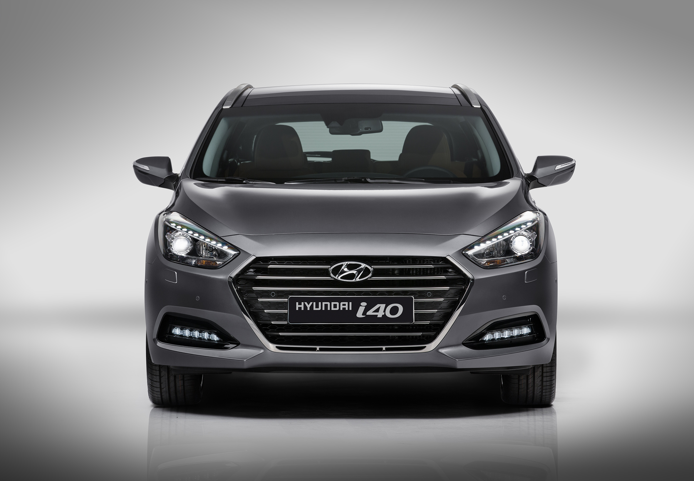 Hyundai i40 facelift naar Nederlandse showrooms als Wagon. De 1.7 CRDi diesel komt in aanmerking voor 20% bijtelling en is ook te koppelen aan een nieuwe zeventrapsautomaat.
