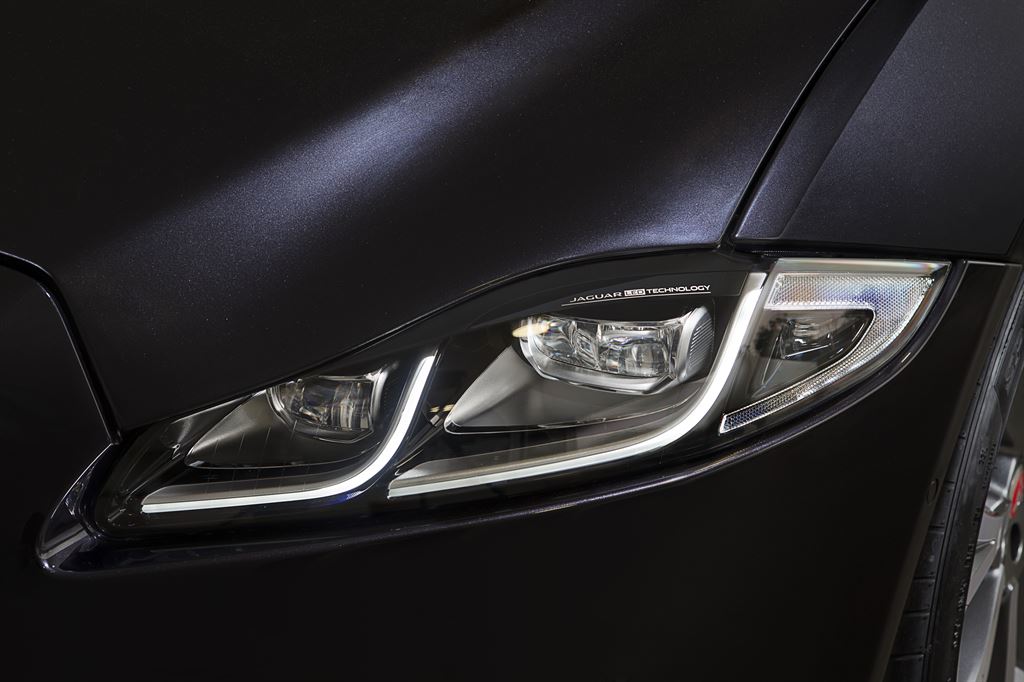 De Jaguar XJ facelift werd medio 2015 voorgesteld. Inmiddels weten we de prijzen en de uitvoeringen, voordat het model in januari 2016 de dealers aan doet.