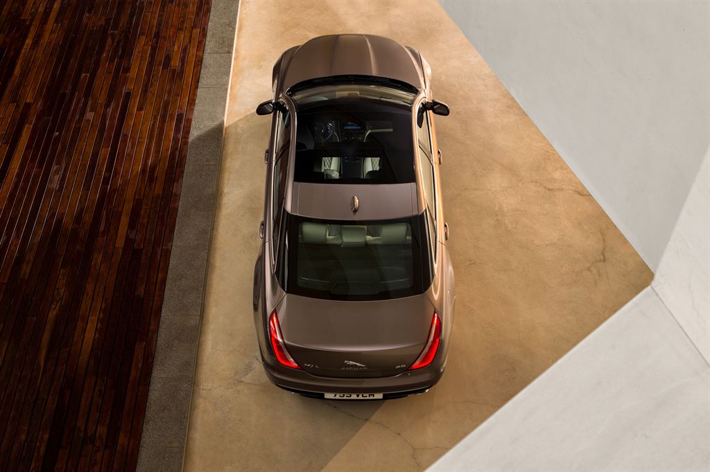 De Jaguar XJ facelift werd medio 2015 voorgesteld. Inmiddels weten we de prijzen en de uitvoeringen, voordat het model in januari 2016 de dealers aan doet.