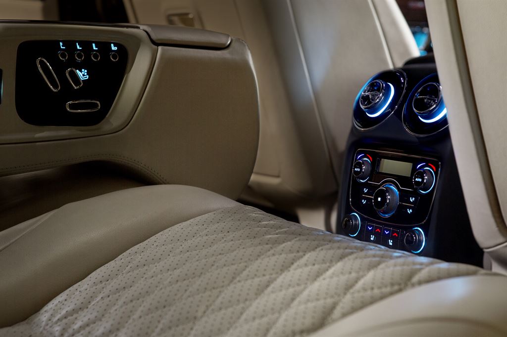 De Jaguar XJ facelift werd medio 2015 voorgesteld. Inmiddels weten we de prijzen en de uitvoeringen, voordat het model in januari 2016 de dealers aan doet.