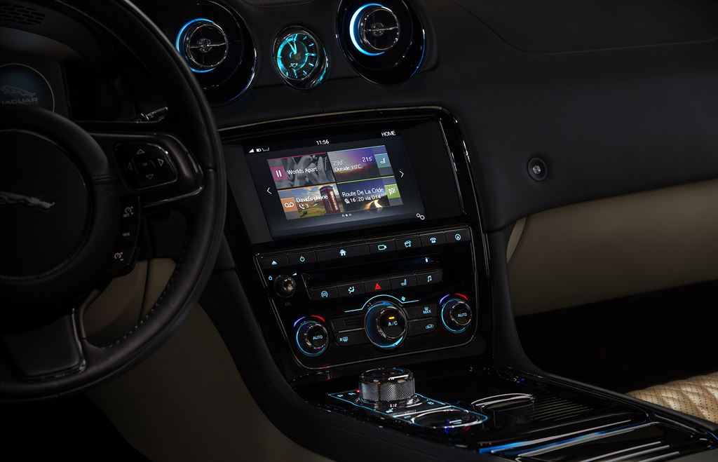 De Jaguar XJ facelift werd medio 2015 voorgesteld. Inmiddels weten we de prijzen en de uitvoeringen, voordat het model in januari 2016 de dealers aan doet.